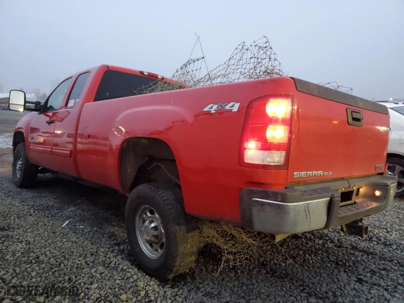 2008 GMC Sierra 2500HD SLE2 with VIN 1GTHK29K18E102709, listed as a Copart auction lot 82020384 with 134,795 mi miles and Salvage Title. Bid and sale history available at carsss.com. Image 2.