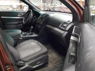 2016 Ford Explorer XLT with VIN 1FM5K8D81GGC23515, listed as a IAAI auction lot 41915276 with 135,610 mi miles and . Bid and sale history available at carsss.com. Image 5.