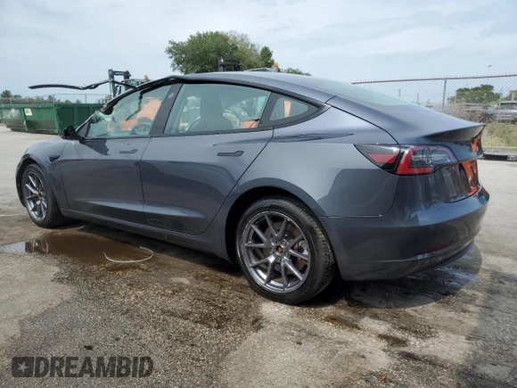 2022 Tesla Model 3 z VIN 5YJ3E1EA1NF368573, wystawiony jako Copart lot #58290615 z przebiegiem 83 229 mil mil oraz Czysty tytuł • Clean title. Historia ofert i sprzedaży dostępna na DreamBid. Obrazek 2.