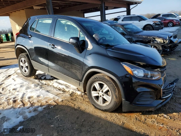 2020 Chevrolet Trax LS with VIN KL7CJKSB8LB042300, listed as a Copart auction lot 88110415 with 117,454 mi miles and Salvage Title. Bid and sale history available at carsss.com. Image 4.