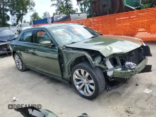 2018 Chrysler 300 Touring L z VIN 2C3CCAAG3JH190982, wystawiony jako Copart lot #54685645 z przebiegiem 125 839 mil mil oraz Szkoda całkowita • Salvage title. Historia ofert i sprzedaży dostępna na DreamBid. Obrazek 4.