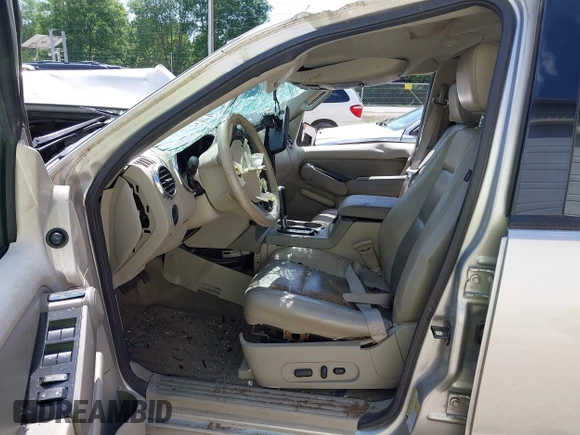 2007 Ford Explorer XLT z VIN 1FMEU63E27UA84955, wystawiony jako IAAI lot #42188664 z przebiegiem 162 939 mil mil oraz . Historia ofert i sprzedaży dostępna na DreamBid. Obrazek 5.