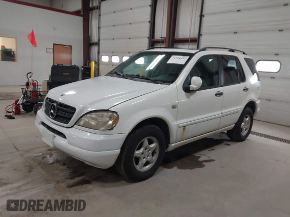 2000 Mercedes-Benz M 320/430/500 с VIN 4JGAB54E2YA166846, выставлен на аукционе IAAI как лот 41744657 с пробегом 226 711 миль миль и . История ставок и продаж доступна на DreamBid. Изображение 2.