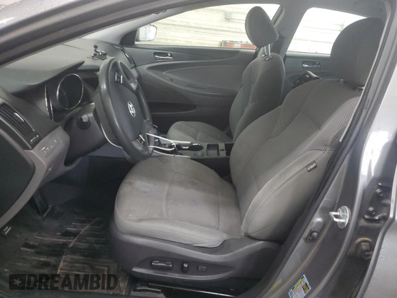 2013 Hyundai Sonata GLS z VIN 5NPEB4AC8DH766437, wystawiony jako Copart lot #56172035 z przebiegiem 100 588 mil mil oraz Szkoda całkowita • Salvage title. Historia ofert i sprzedaży dostępna na DreamBid. Obrazek 7.