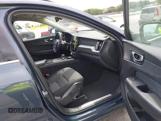 2022 Volvo XC60 Momentum z VIN YV4L12RKXN1052826, wystawiony jako IAAI lot #41869228 z przebiegiem 30 044 mil mil oraz . Historia ofert i sprzedaży dostępna na DreamBid. Obrazek 5.