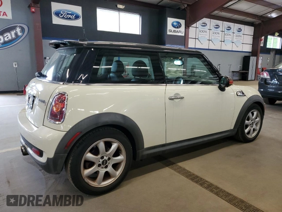 2010 MINI Hardtop S с VIN WMWMF7C53ATZ72835, выставлен на аукционе Copart как лот 57781635 с пробегом 78 931 миль миль и Чистый • Clean title. История ставок и продаж доступна на DreamBid. Изображение 3.