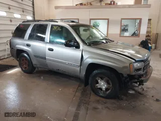 2005 Chevrolet TrailBlazer LT with VIN 1GNDT13S052265841, listed as a IAAI auction lot 41971976 with 1 mi miles. Bid and sale history available at carsss.com. Image 1.