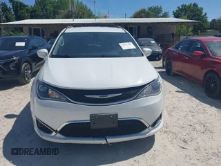 2020 Chrysler Pacifica Touring L z VIN 2C4RC1BG6LR276742, wystawiony jako IAAI lot #42167284 z przebiegiem 123 668 mil mil oraz . Historia ofert i sprzedaży dostępna na DreamBid. Obrazek 12.