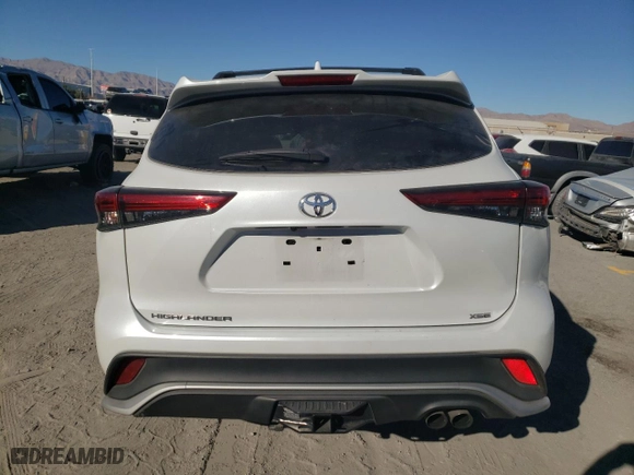 2022 Toyota Highlander XSE with VIN 5TDJZRAH8NS099982, listed as a Copart auction lot 79723234 with 42,992 mi miles and Salvage Title. Bid and sale history available at carsss.com. Image 6.