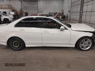 2012 Mercedes-Benz C 300 Sport z VIN WDDGF8BB4CA617822, wystawiony jako IAAI lot #41969593 z przebiegiem 188 670 mil mil oraz . Historia ofert i sprzedaży dostępna na DreamBid. Obrazek 14.