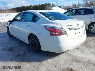 2015 Nissan Altima 2.5 with VIN 1N4AL3AP7FC284376, listed as a IAAI auction lot 41654403 with 94,321 mi miles. Bid and sale history available at carsss.com. Image 3.