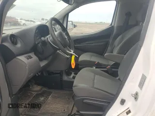 2017 Nissan NV200 SV z VIN 3N6CM0KN6HK694513, wystawiony jako Copart lot #50813445 z przebiegiem 183 545 mil mil oraz Szkoda całkowita • Salvage title. Historia ofert i sprzedaży dostępna na DreamBid. Obrazek 7.