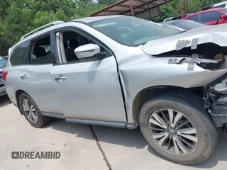 2017 Nissan Pathfinder SL z VIN 5N1DR2MN6HC631270, wystawiony jako IAAI lot #42287354 z przebiegiem 81 943 mil mil oraz . Historia ofert i sprzedaży dostępna na DreamBid. Obrazek 14.
