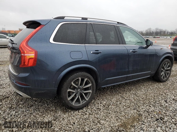 2018 Volvo XC90 Momentum z VIN YV4A22PK9J1333016, wystawiony jako Copart lot #52053885 z przebiegiem 75 431 mil mil oraz Szkody całkowita. Historia ofert i sprzedaży dostępna na DreamBid. Obrazek 3.