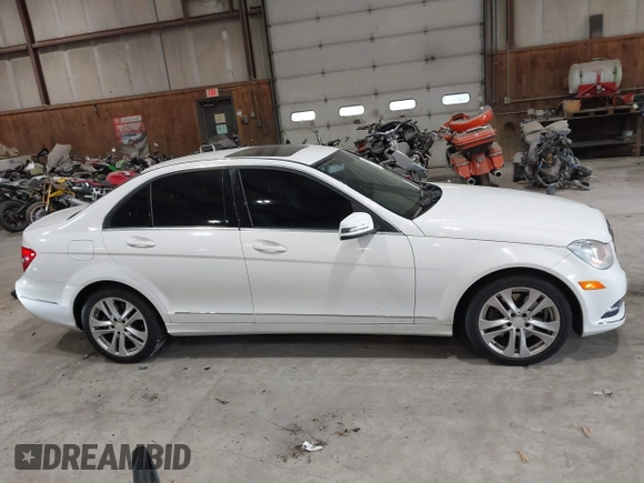 2013 Mercedes-Benz C 300 Sport с VIN WDDGF8AB3DA859410, выставлен на аукционе IAAI как лот 42522407 с пробегом 110 502 миль миль и . История ставок и продаж доступна на DreamBid. Изображение 13.