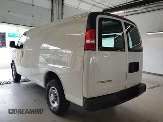 2022 Chevrolet Express Cargo with VIN 1GCWGAFP9N1262441, listed as a IAAI auction lot 42677723 with 39,809 mi miles and . Bid and sale history available at DreamBid. Image 1.