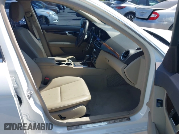 2013 Mercedes-Benz C 300 Sport с VIN WDDGF8AB0DG059869, выставлен на аукционе IAAI как лот 42404048 с пробегом 89 237 миль миль и . История ставок и продаж доступна на DreamBid. Изображение 5.