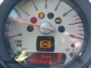 2013 MINI Countryman z VIN WMWZB3C52DWM07621, wystawiony jako IAAI lot #42085389 z przebiegiem 153 714 mil mil oraz . Historia ofert i sprzedaży dostępna na DreamBid. Obrazek 7.