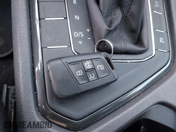 2018 Volkswagen Tiguan SEL Premium with VIN 3VV5B7AX5JM176434, listed as a IAAI auction lot 41684514 with 47,988 mi miles and . Bid and sale history available at DreamBid. Image 11.
