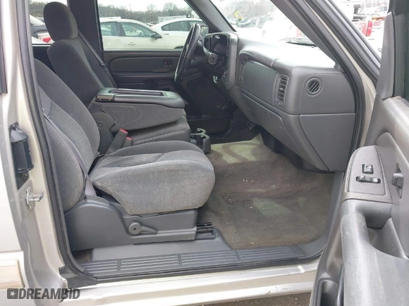 2005 Chevrolet Silverado 1500 LS with VIN 1GCEC19V05Z274660, listed as a IAAI auction lot 41624500 with 219,060 mi miles. Bid and sale history available at carsss.com. Image 5.