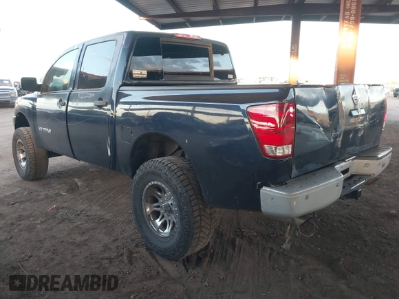 2006 Nissan Titan SE z VIN 1N6AA07AX6N509540, wystawiony jako IAAI lot #42054973 z przebiegiem 166 413 mil mil oraz . Historia ofert i sprzedaży dostępna na DreamBid. Obrazek 3.