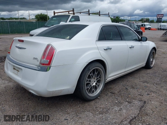 2011 Chrysler 300 C z VIN 2C3CA6CT4BH529179, wystawiony jako IAAI lot #42369447 z przebiegiem 162 060 mil mil oraz . Historia ofert i sprzedaży dostępna na DreamBid. Obrazek 4.