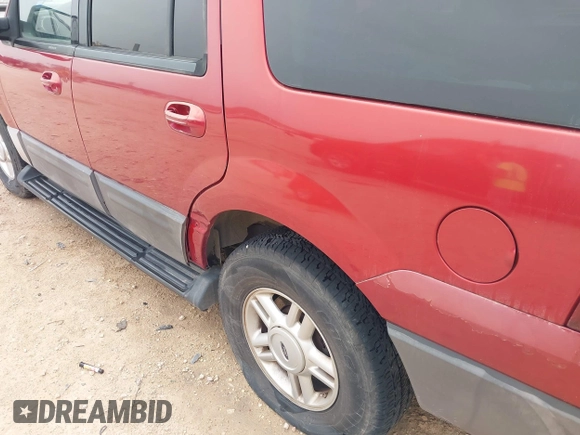 2004 Ford Expedition Special Service with VIN 1FMPU15L84LB03114, listed as a IAAI auction lot 41303228 with 163,463 mi miles. Bid and sale history available at carsss.com. Image 6.