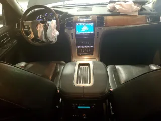 2012 Cadillac Escalade Platinum Edition z VIN 1GYS4DEF3CR241773, wystawiony jako Copart lot #57862395 z przebiegiem 134 009 mil mil oraz Szkoda całkowita • Salvage title. Historia ofert i sprzedaży dostępna na DreamBid. Obrazek 8.
