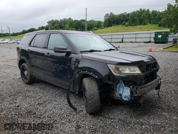 2017 Ford Police Interceptor Utility z VIN 1FM5K8AR8HGB54305, wystawiony jako Copart lot #54392105 z przebiegiem 172 978 mil mil oraz Szkoda całkowita • Salvage title. Historia ofert i sprzedaży dostępna na DreamBid. Obrazek 4.