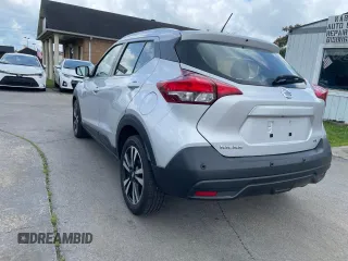 2020 Nissan Kicks SV z VIN 3N1CP5CVXLL502134, wystawiony jako Copart lot #61497105 z przebiegiem 106 650 mil mil oraz Szkoda całkowita • Salvage title. Historia ofert i sprzedaży dostępna na DreamBid. Obrazek 3.