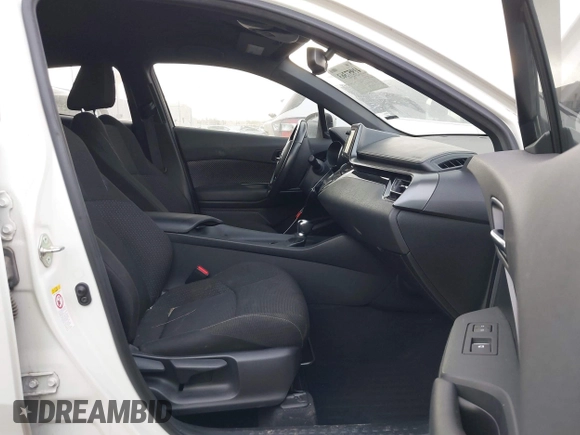 2018 Toyota C-HR XLE z VIN JTNKHMBX4J1001128, wystawiony jako IAAI lot #41957363 z przebiegiem 108 233 mil mil oraz . Historia ofert i sprzedaży dostępna na DreamBid. Obrazek 5.