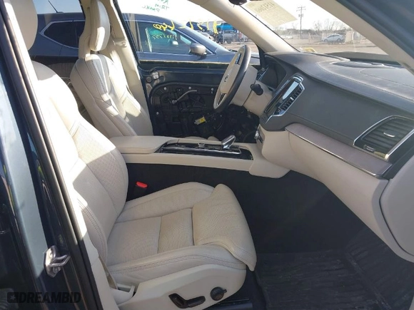 2022 Volvo XC90 Recharge Plug-In Hybrid Inscription with VIN YV4BR00L9N1790812, listed as a IAAI auction lot 41512660 with 29,504 mi miles. Bid and sale history available at carsss.com. Image 5.