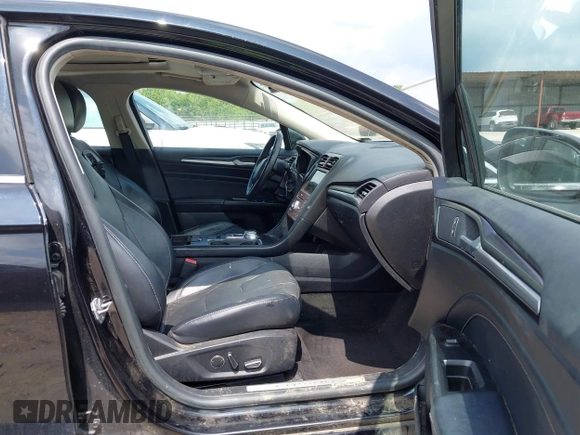 2019 Ford Fusion Titanium z VIN 3FA6P0RU0KR260239, wystawiony jako IAAI lot #42436643 z przebiegiem 114 631 mil mil oraz . Historia ofert i sprzedaży dostępna na DreamBid. Obrazek 5.