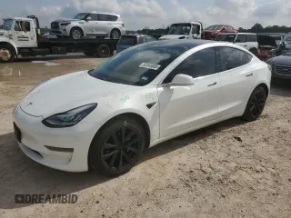 2020 Tesla Model 3 Standard Range Plus z VIN 5YJ3E1EA4LF634049, wystawiony jako Copart lot #52345605 z przebiegiem 61 923 mil mil oraz Czysty tytuł • Clean title. Historia ofert i sprzedaży dostępna na DreamBid. Obrazek 1.