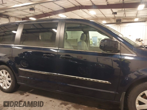 2013 Chrysler Town & Country Touring with VIN 2C4RC1BG7DR517970, listed as a IAAI auction lot 42028284 with 122,053 mi miles. Bid and sale history available at carsss.com. Image 14.