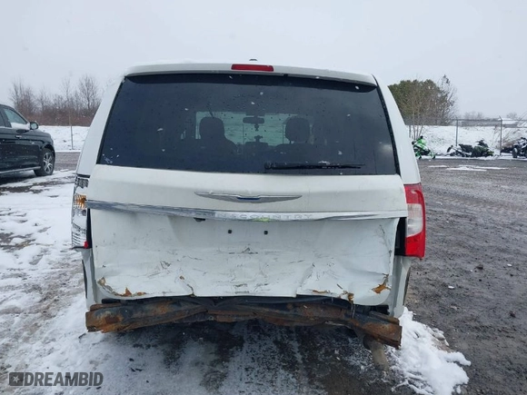 2015 Chrysler Town & Country Touring with VIN 2C4RC1BG0FR504982, listed as a IAAI auction lot 41975290 with 135,645 mi miles. Bid and sale history available at carsss.com. Image 17.