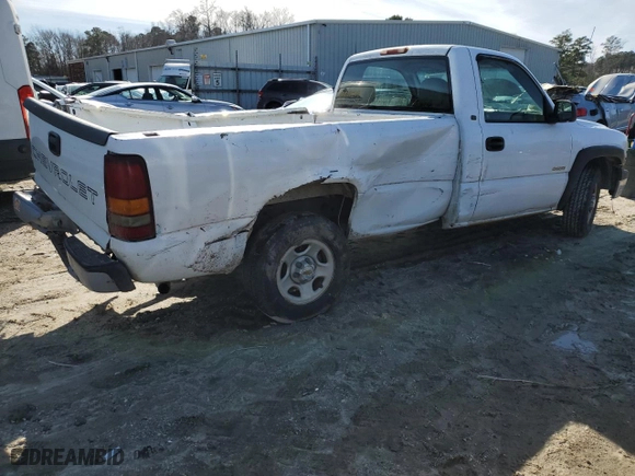 2000 Chevrolet Silverado 1500 with VIN 1GCEC14W7YE202012, listed as a Copart auction lot 44597655 with 186,252 mi miles and Clean Title. Bid and sale history available at carsss.com. Image 3.