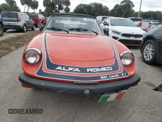 1978 Alfa Romeo Spider z VIN AR115410004488, wystawiony jako Copart lot #74726184 z przebiegiem 50 872 mil mil oraz Szkody całkowita. Historia ofert i sprzedaży dostępna na DreamBid. Obrazek 5.