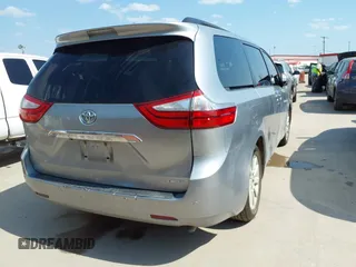 2016 Toyota Sienna XLE with VIN 5TDYK3DC5GS763674, listed as a IAAI auction lot 42035115 with 133,120 mi miles. Bid and sale history available at carsss.com. Image 4.