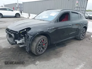 2023 Maserati Grecale Modena z VIN ZN682AVM5P7429357, wystawiony jako IAAI lot #42052948 z przebiegiem 11 019 mil mil oraz . Historia ofert i sprzedaży dostępna na DreamBid. Obrazek 18.