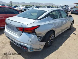 2024 Nissan Altima SV z VIN 1N4BL4DV4RN304323, wystawiony jako IAAI lot #42478247 z przebiegiem 47 968 mil mil oraz . Historia ofert i sprzedaży dostępna na DreamBid. Obrazek 6.