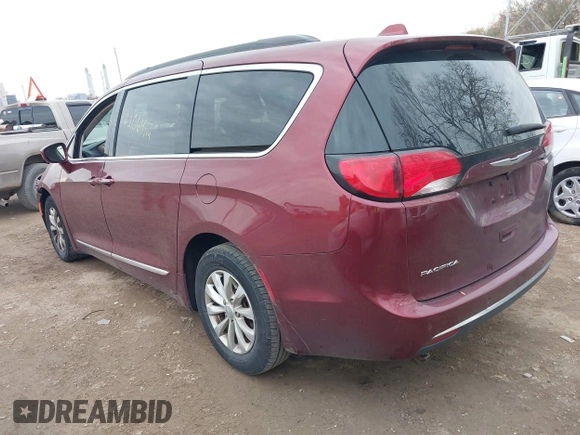 2017 Chrysler Pacifica Touring L z VIN 2C4RC1BG2HR535119, wystawiony jako IAAI lot #40891044 z przebiegiem 172 664 mil mil oraz . Historia ofert i sprzedaży dostępna na DreamBid. Obrazek 3.