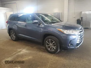 2017 Toyota Highlander XLE with VIN 5TDJZRFH4HS425659, listed as a Copart auction lot 59679785 with 170,593 mi miles and Salvage title. Bid and sale history available at DreamBid. Image 4.