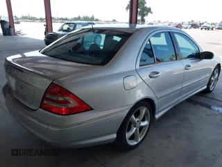 2006 Mercedes-Benz C 230 Sport z VIN WDBRF52H96A852497, wystawiony jako IAAI lot #42586523 z przebiegiem 225 825 mil mil oraz . Historia ofert i sprzedaży dostępna na DreamBid. Obrazek 4.