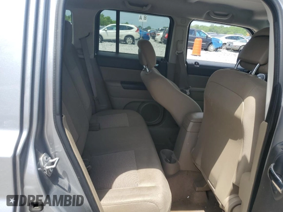 2016 Jeep Patriot Sport z VIN 1C4NJPBA3GD687785, wystawiony jako Copart lot #57164475 z przebiegiem 114 993 mil mil oraz Szkoda całkowita • Salvage title. Historia ofert i sprzedaży dostępna na DreamBid. Obrazek 10.