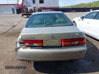 1998 Lexus ES 300 Luxury Sport Sdn with VIN JT8BF28G1W5049917, listed as a IAAI auction lot 42093778 with 331,253 mi miles. Bid and sale history available at carsss.com. Image 16.