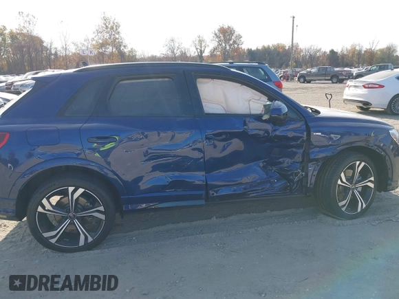 2024 Audi Q3 S line Premium Plus z VIN WA1EECF39R1107267, wystawiony jako IAAI lot #40791219 z przebiegiem 26 658 mil mil oraz . Historia ofert i sprzedaży dostępna na DreamBid. Obrazek 6.