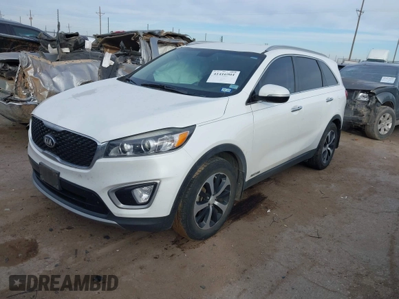 2016 Kia Sorento EX with VIN 5XYPHDA5XGG158150, listed as a IAAI auction lot 41416901 with 111,954 mi miles. Bid and sale history available at carsss.com. Image 2.
