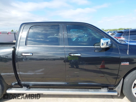 2018 Ram 1500 Lone Star Silver z VIN 1C6RR6LT1JS160858, wystawiony jako IAAI lot #42327227 z przebiegiem 86 848 mil mil oraz . Historia ofert i sprzedaży dostępna na DreamBid. Obrazek 13.