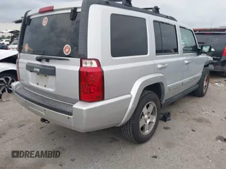 2010 Jeep Commander Sport z VIN 1J4RH4GK3AC108122, wystawiony jako IAAI lot #42173507 z przebiegiem 249 593 mil mil oraz . Historia ofert i sprzedaży dostępna na DreamBid. Obrazek 4.